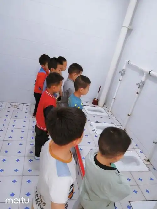 聊城经济技术开发区辽河路幼儿园一日常规养成·如厕(第四期)