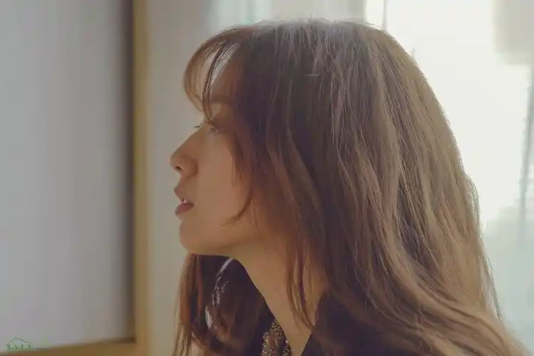 朴信惠最新写真拍摄花絮上线 百变多姿"侧颜杀"让人心动【组图】