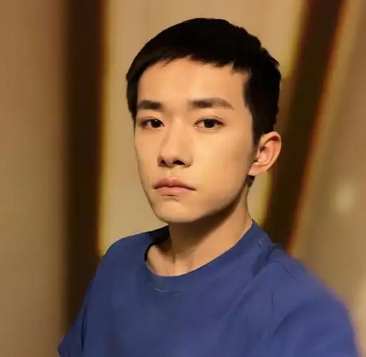 粉丝对千玺的发以及发际线不