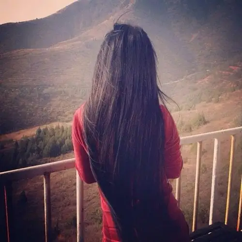 长发及腰,与子同袍.