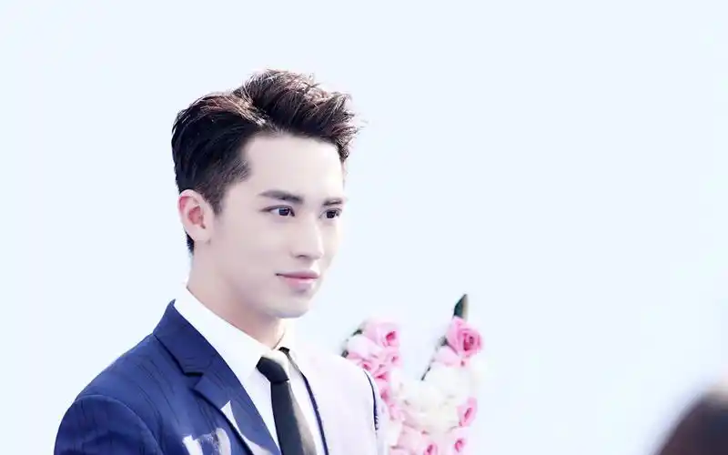 洲洲【倾城一笑】