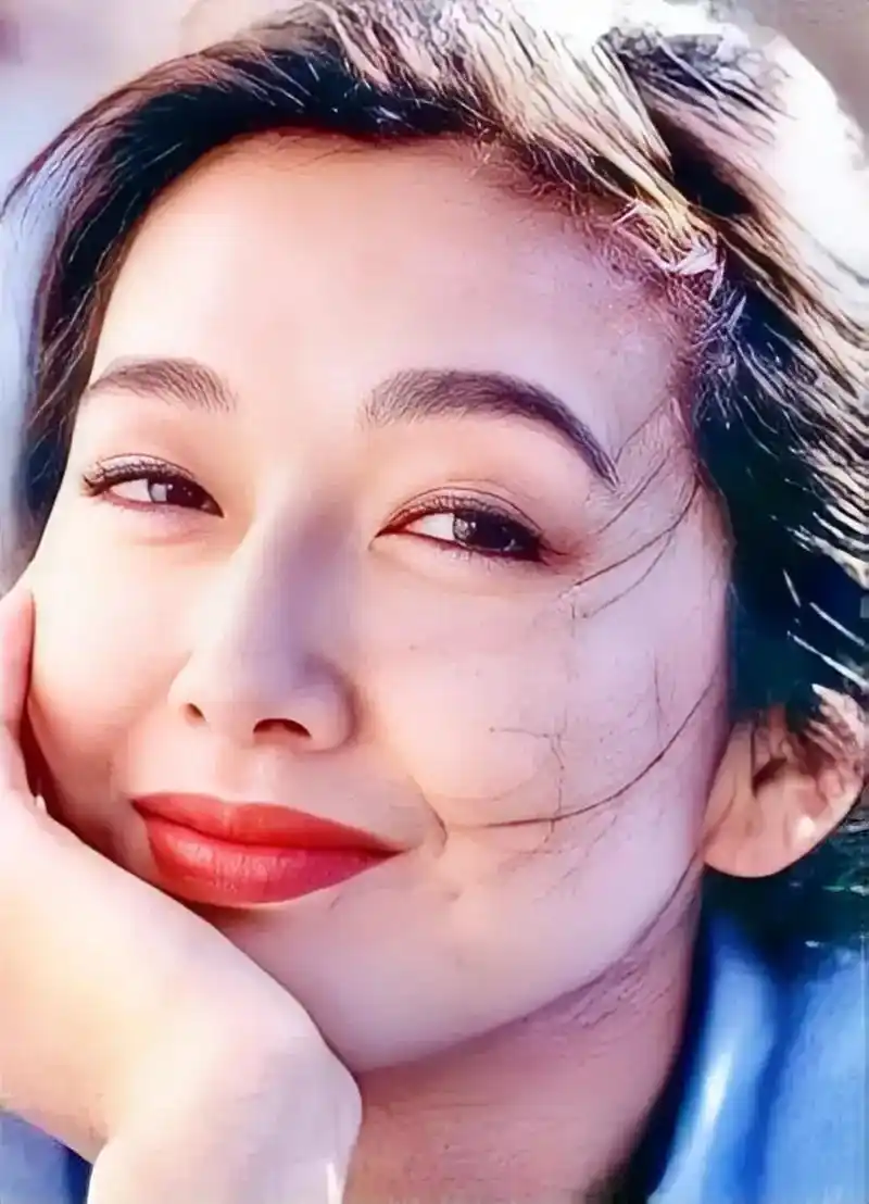 从九十年代开始,江珊似乎吃了冻龄药,一年一年过来,都是这个样.