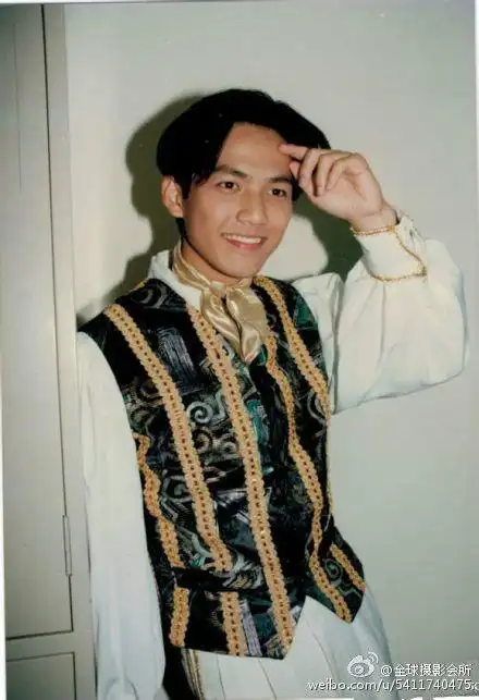 当繁华落尽时间破碎,我在落败的残花前看见了一地忧伤,所有海誓山盟终