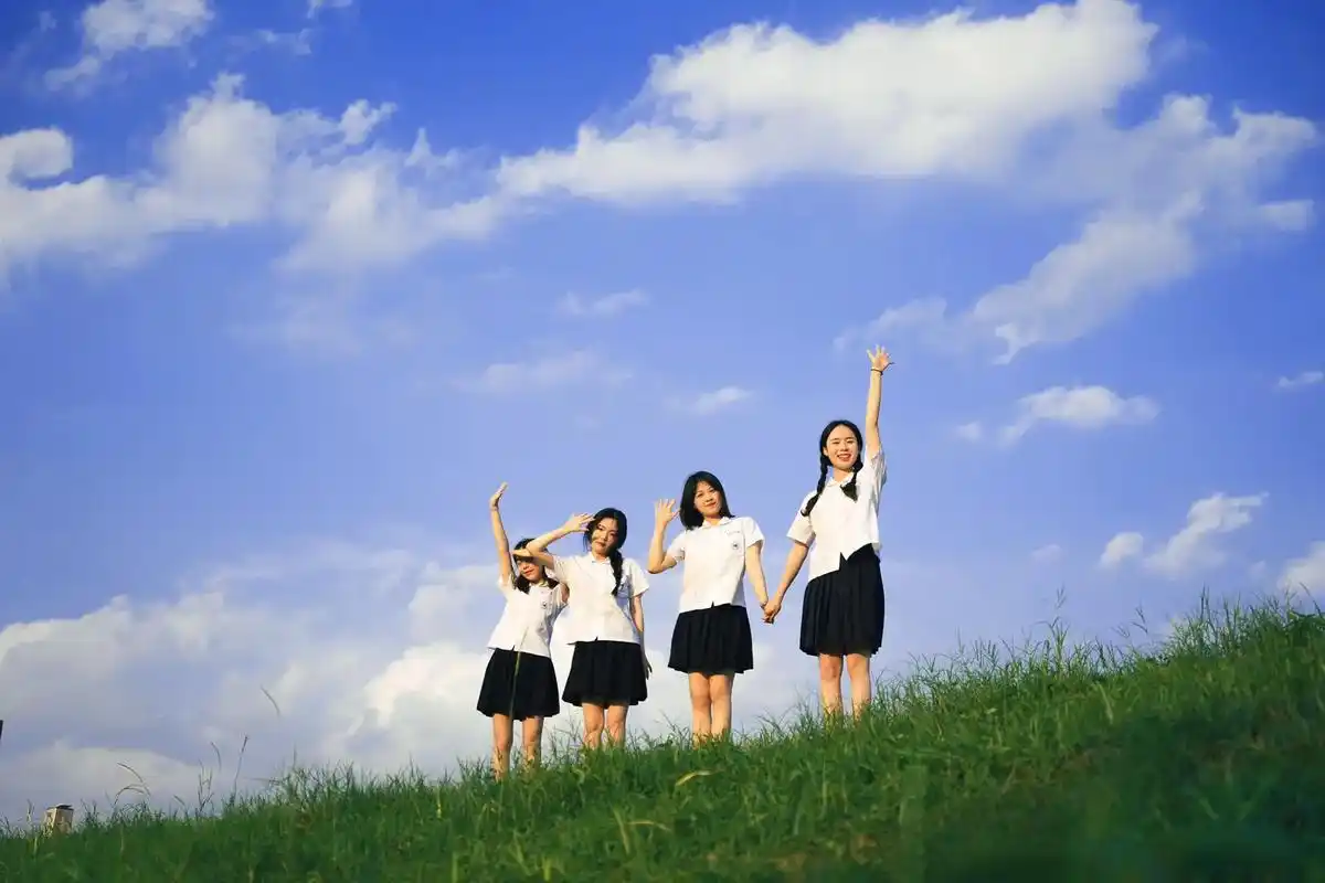 春天来了,夏天就不会远啦#青春的样子 #人像写真 #毕业照 - 抖音