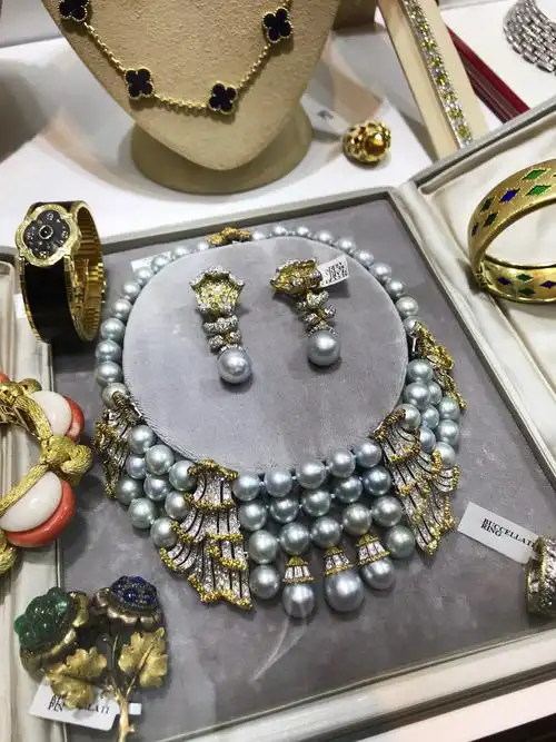 逛香港珠宝展,迷失在古董馆. 676767 - 简书