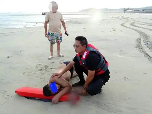 北海海上搜救志愿者7月1日下午在大墩海以东海域搜救溺水者记录