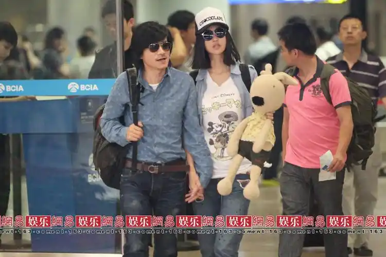 张歆艺杨树鹏昔日恩爱合影