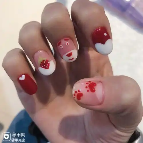 爱心红色草莓可爱美甲图片