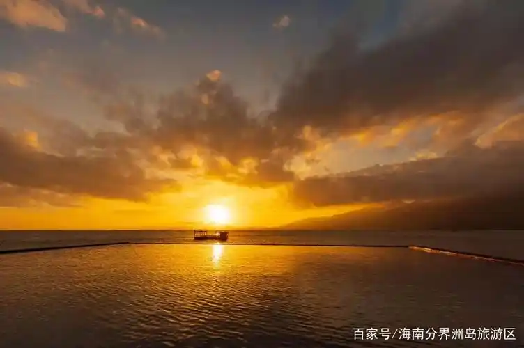 的"网红景点", 受到众多游客,剧组,新人的青睐~ 自带ins风的"水晶池"