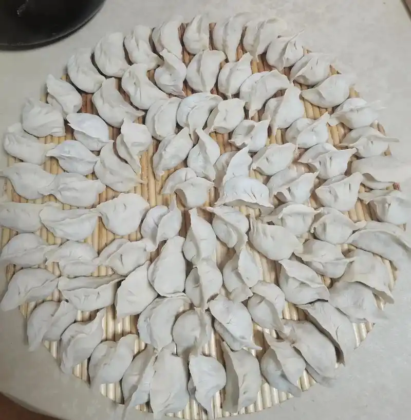 记录真实生活 #我给祖国比个心 #手工水饺家的味道 #捣蒜 - 抖音