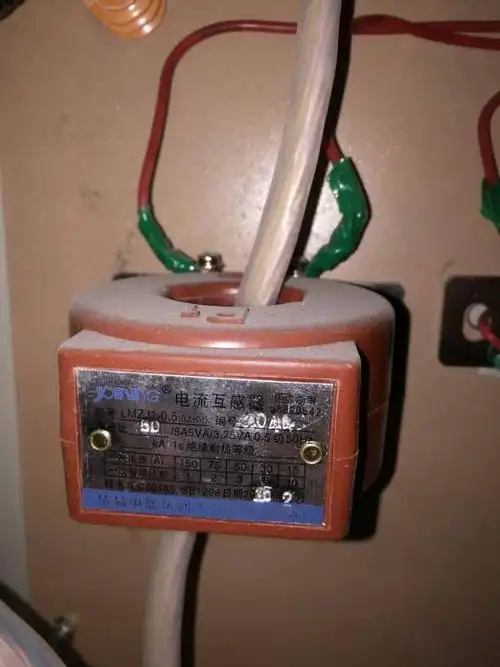 一个三相 电表 装三个 50÷5的 电流互感器 是计算 一个的倍率 还是