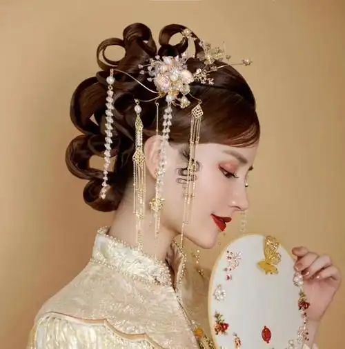 2020中式婚礼必备的秀禾新娘造型 秀禾服新娘发型设计