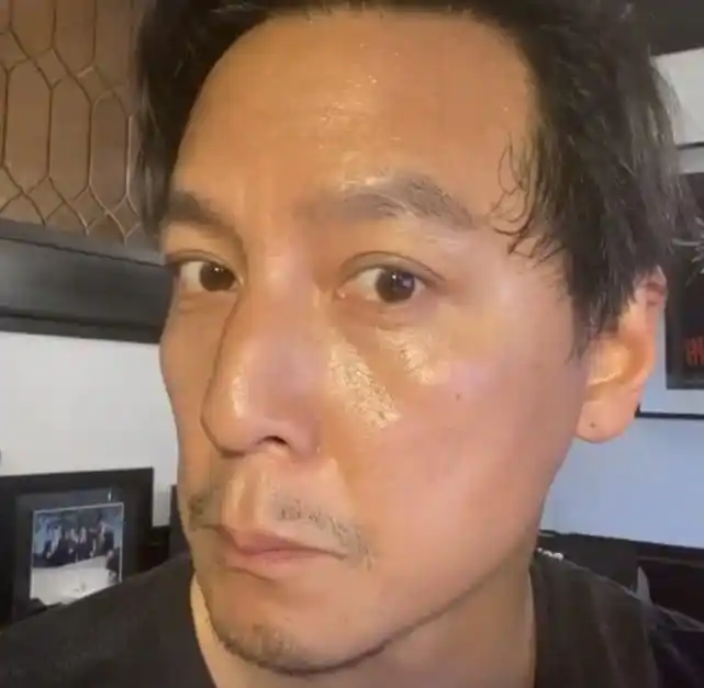 原创吴彦祖怼脸自拍意外曝光头发已稀疏不用滤镜不修图颜值天花板很