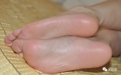 女生粉雕玉琢的玉足脚丫 [70p]