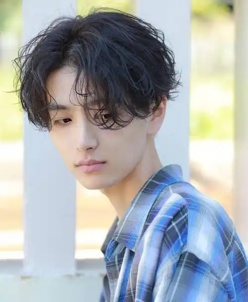 发型欣赏——2020时尚男士烫发