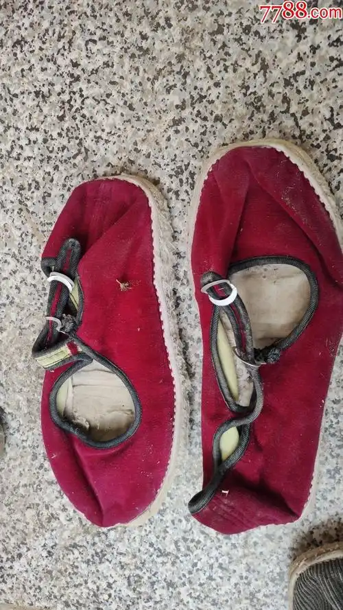 服装鞋帽旧鞋女士一带布鞋红色平绒千层手纳底24厘米38码