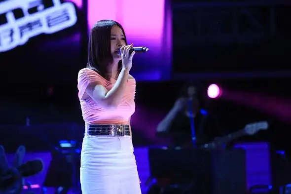 那英团队 赵露,1991年8月18日出生于湖南岳阳.内地实力歌手,在校学生.