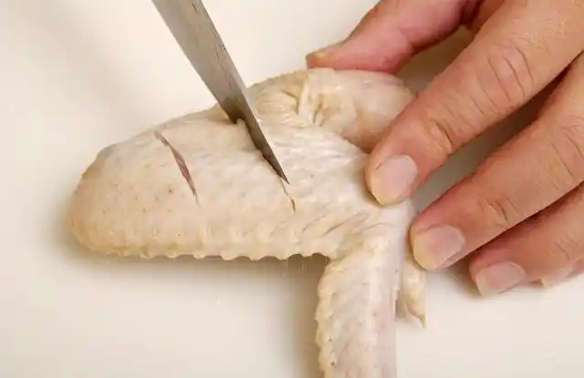 鸡翅3步骤轻松去骨,更入味