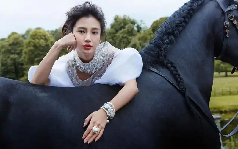 杨颖ins粉丝破千万,暂居华人女星之冠,粉丝称华人女星断层第一