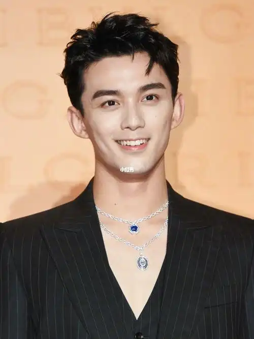 宝格丽赚到了健身的吴磊弟弟太帅了