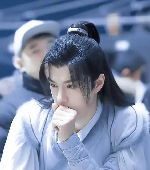 赵丽颖,王一博分获金鹰奖观众喜爱的男女演员奖,有翡cp真的绝!