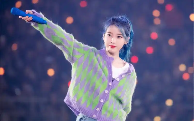 【iu演唱会混剪】致二十代永不停止歌唱的你_哔哩哔哩 (゜-゜)つロ