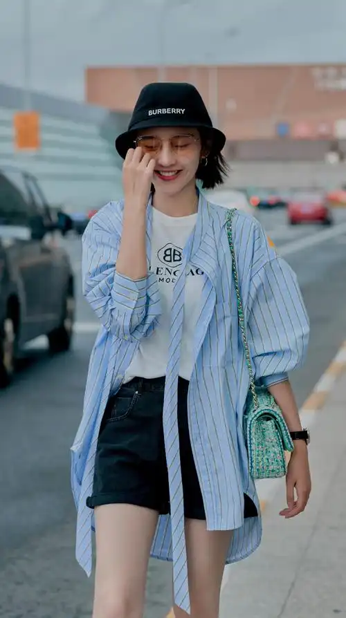 唐艺昕时尚街拍美图