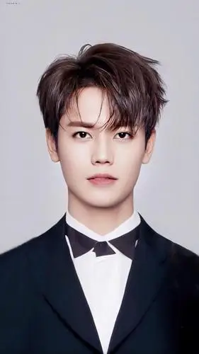 哈喽大家好我是林彦俊证件照更新毕业照毕业快乐撒10接橘崽回家