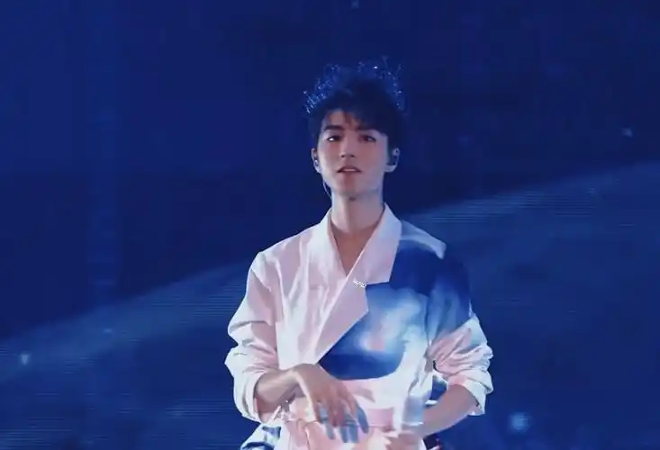 王俊凯无边界演唱会壁纸送上360度立体无死角的帅