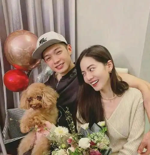 曾之乔回应外界猜测她和辰亦儒的感情状况直言我们非常相爱