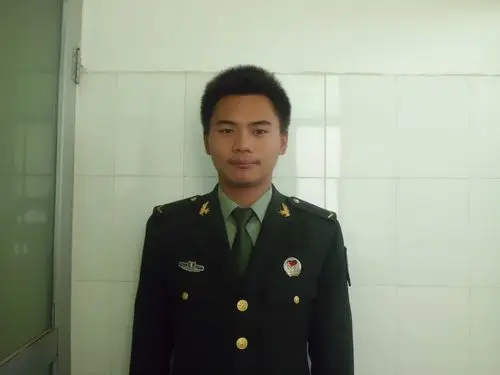 急急急!要求:红底证件照,一般寸照大小,在线等,感谢