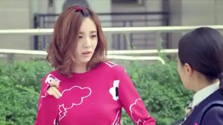 我的体育老师:美女在楼下等心上人,结果却遇到他女儿,急忙逃走!