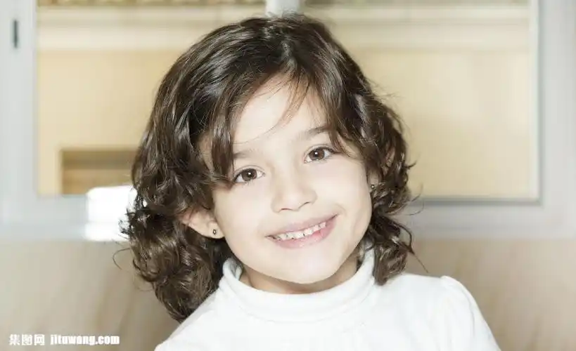 微笑小女孩 收藏 关键词:微笑小女孩图片下载,童真,可爱小女孩,小孩子