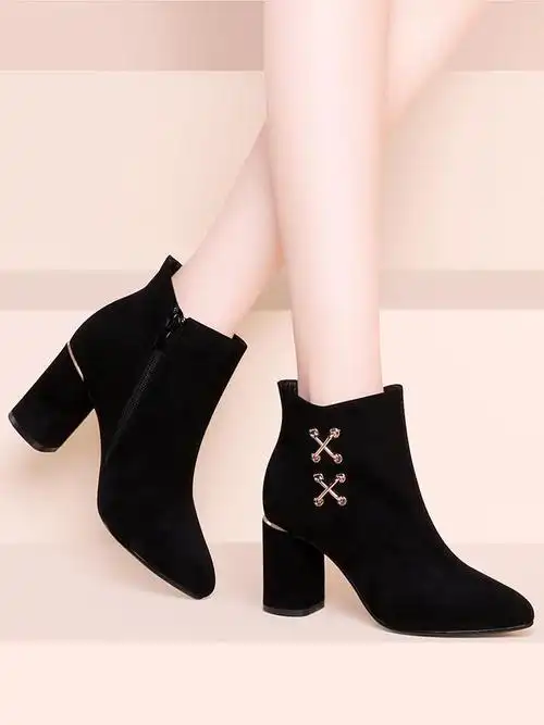 雪地意尔康短靴女鞋秋冬鞋子2020年新款磨砂马丁靴女百搭时尚女款