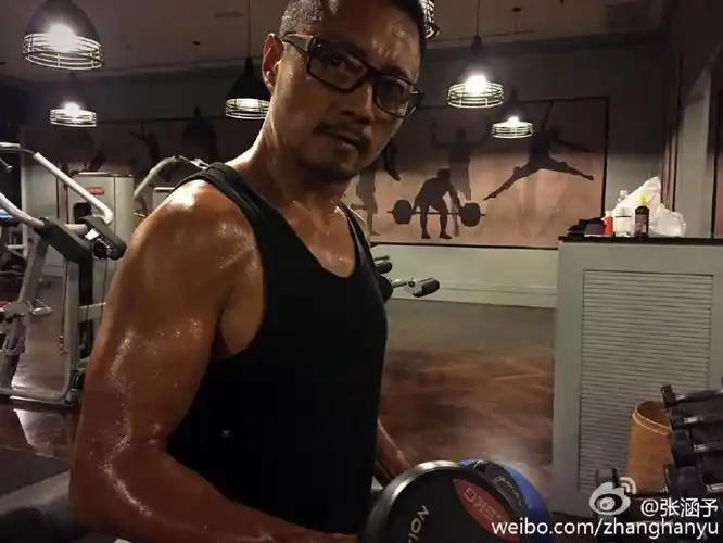肌肉是假的? 张涵予晒健身照力证身材(组图)