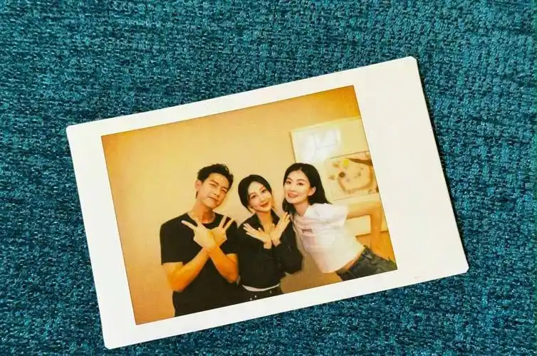 杨紫李现主演《国色芳华》开拍,现场防守严密有狗把守,尊嘟假嘟_合作