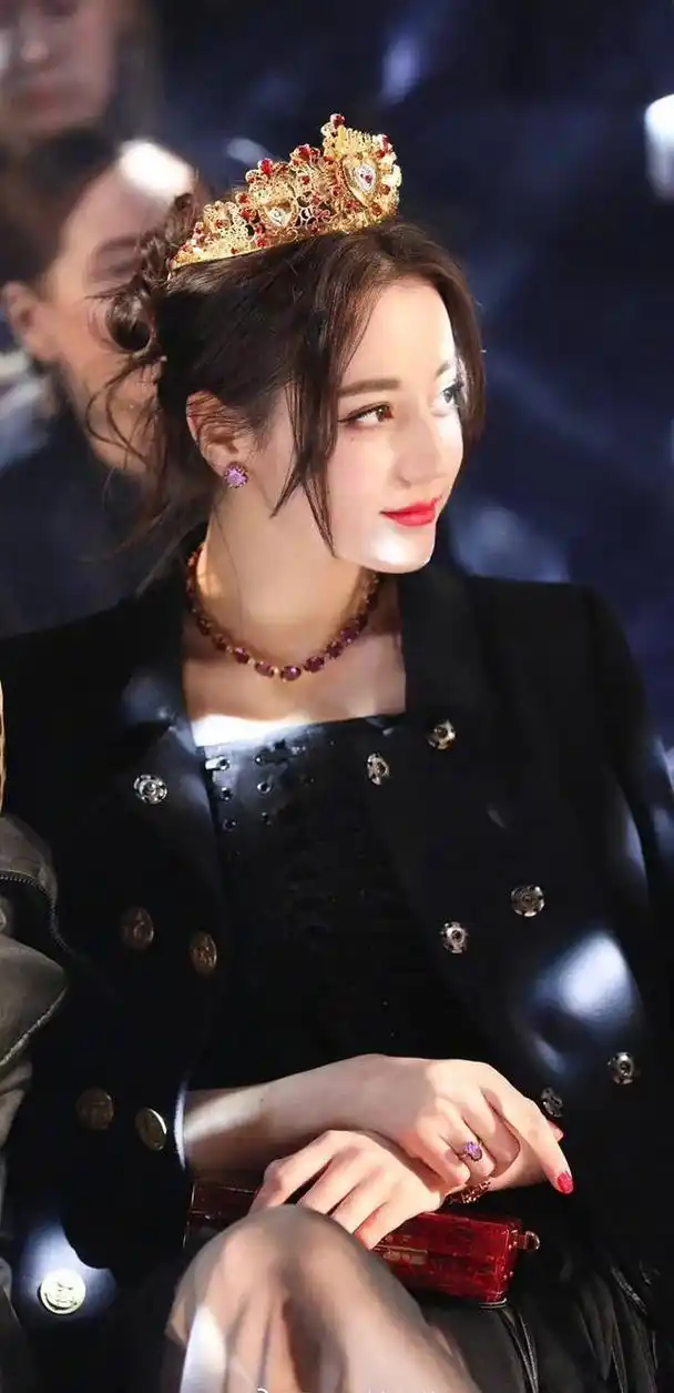 迪丽热巴早期红毯视频(外国人看迪丽热巴红毯)-天晟网