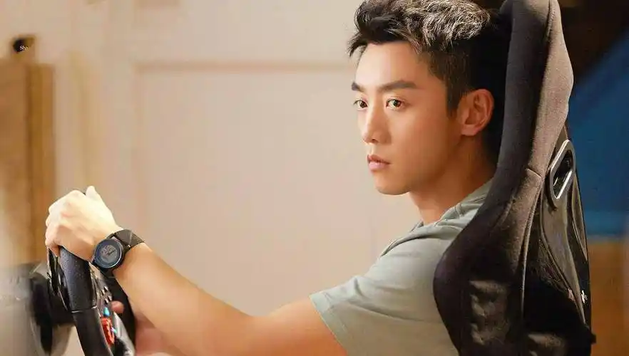 郑恺官宣新剧他没那么爱你,解锁带娃奶爸新身份.