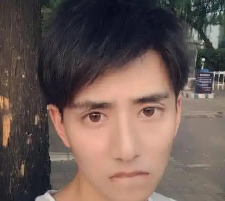 网恋一年奔现,小哥哥见到对方,瞬间崩溃:小奶猫变成大脸猫!