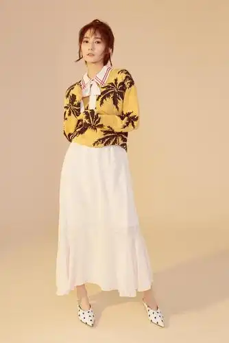 张嘉欣春日写真曝光惬意慵懒上演清澈眼神杀