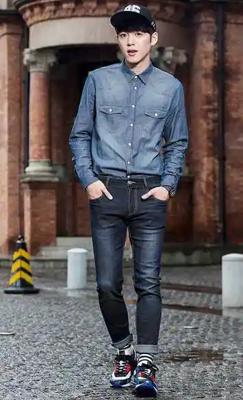 秋天男生这样穿超帅牛仔裤搭配上衣图片3