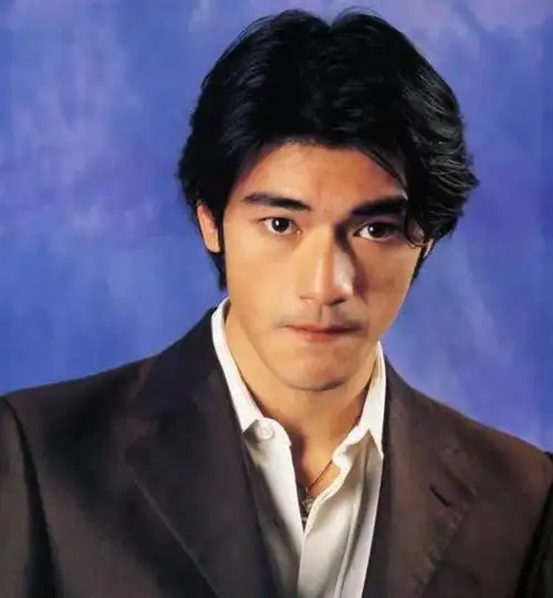 不演戏就"消失"的金城武,是娱乐圈"独一无二"的存在