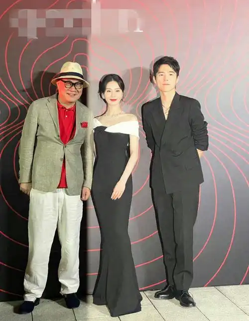 刘诗诗刘昊然同框合影笑容洋溢画面养眼