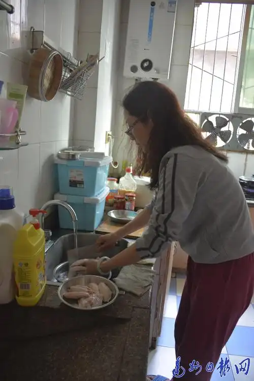 直击高考前达州陪读妈妈的一天