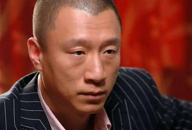 原创孙红雷剧场造型曝光瘦到脱相大哥气质十足足足40集粉丝有福