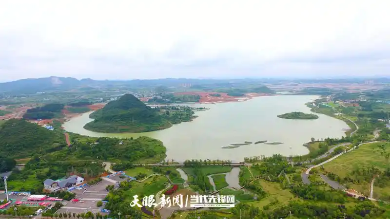 贵安新区月亮湖公园