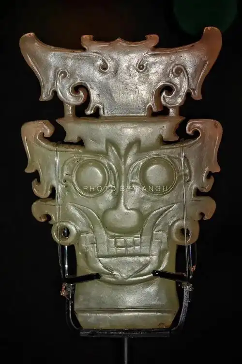 湖北出土红山玉器