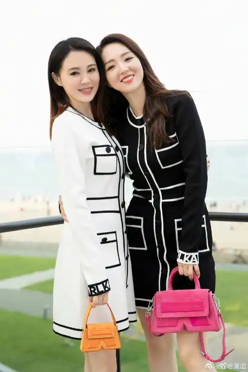 董璇关悦七夕闺蜜写真