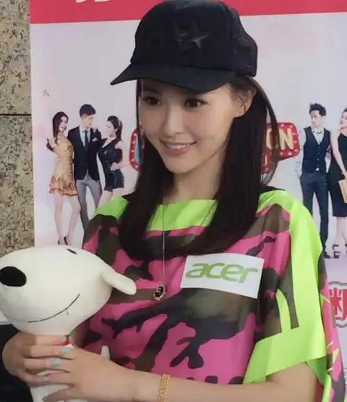 唐嫣大学全素颜照脸超小比奶茶还清纯漂亮远远一看就是校花了