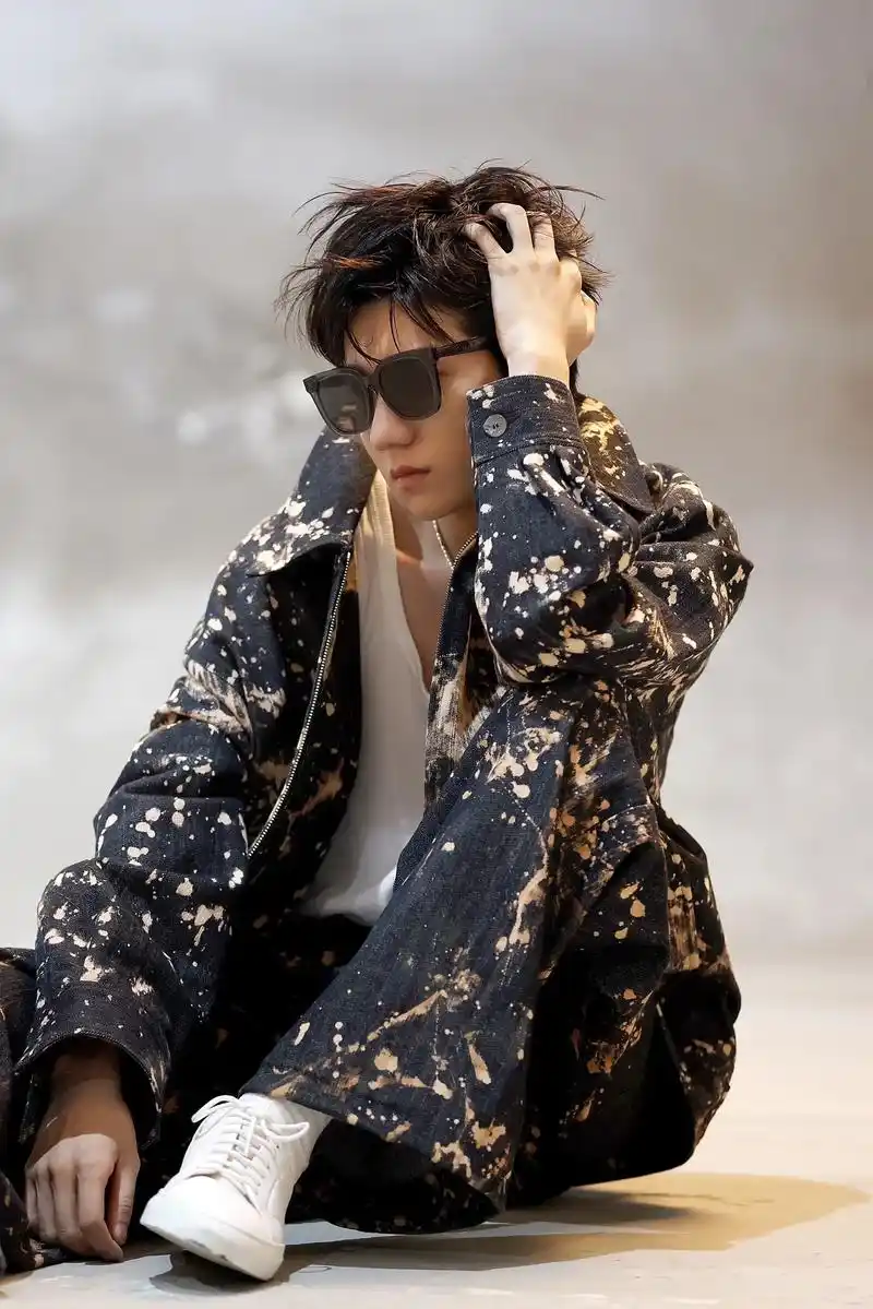 叮叮叮,帅气源哥九宫格掉落~与 @tfboys-王源 一起pick#prsr帕莎眼镜